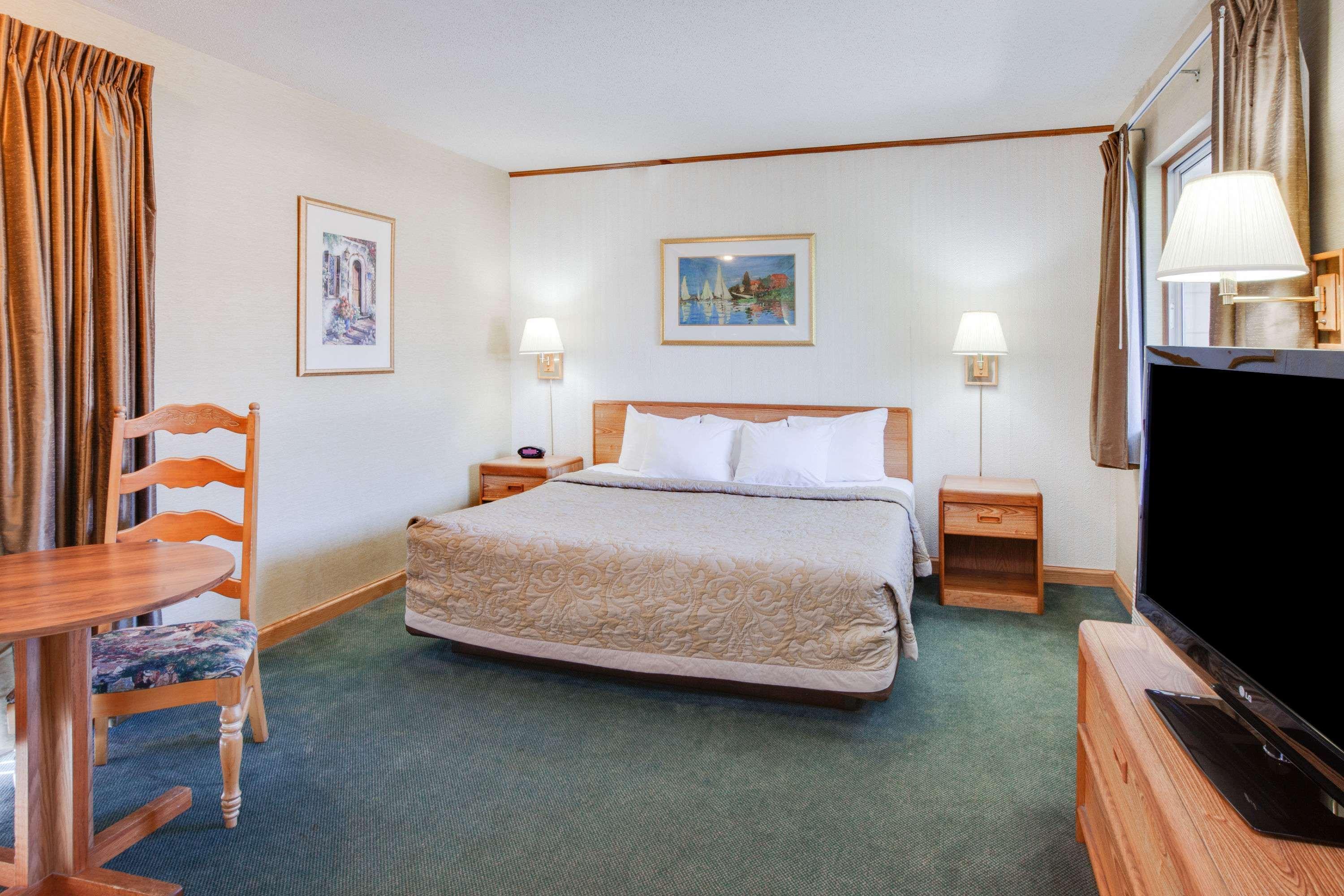 Super 8 By Wyndham Mackinaw City/Beachfront Area Екстериор снимка