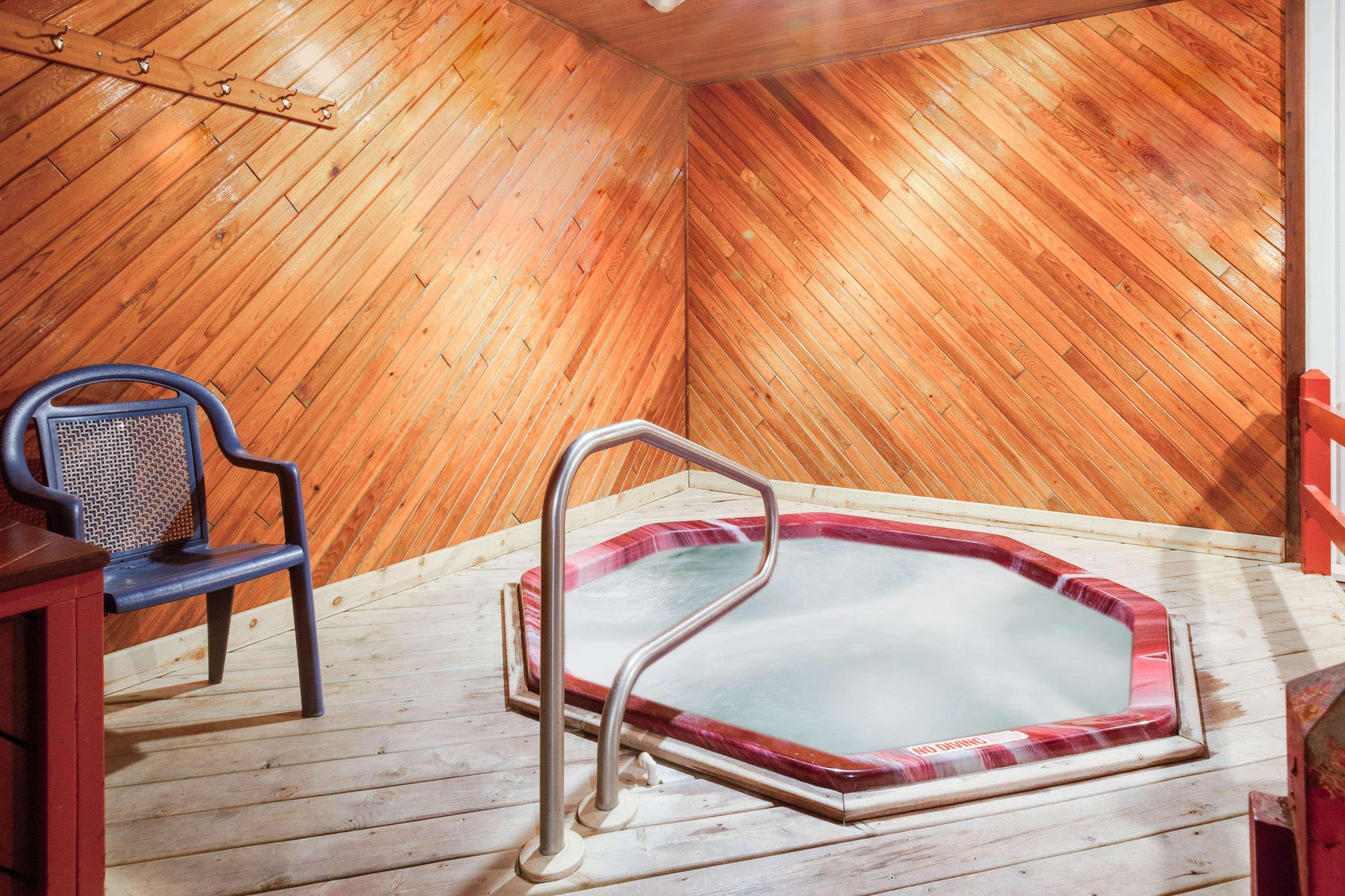 Super 8 By Wyndham Mackinaw City/Beachfront Area Екстериор снимка